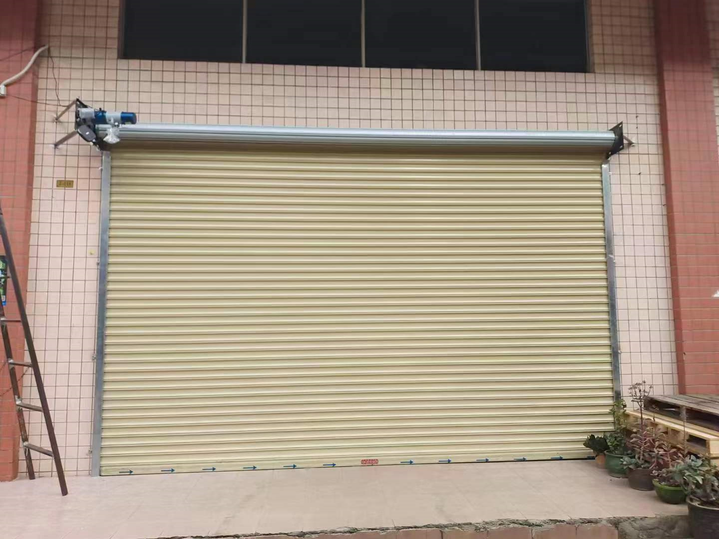 防風(fēng)卷簾門(mén)、抗風(fēng)卷簾門(mén)、PVC 卷簾門(mén)存在的區(qū)別?